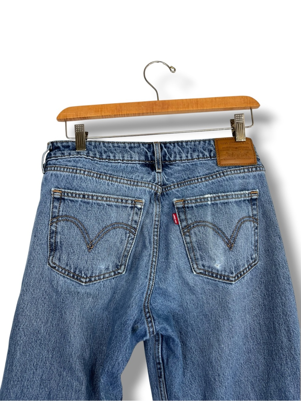 Levi’s Low Loose Jeans Women’s 28x32 Medium Wash Low Rise Baggy Wide Leg - Picture 8 of 11